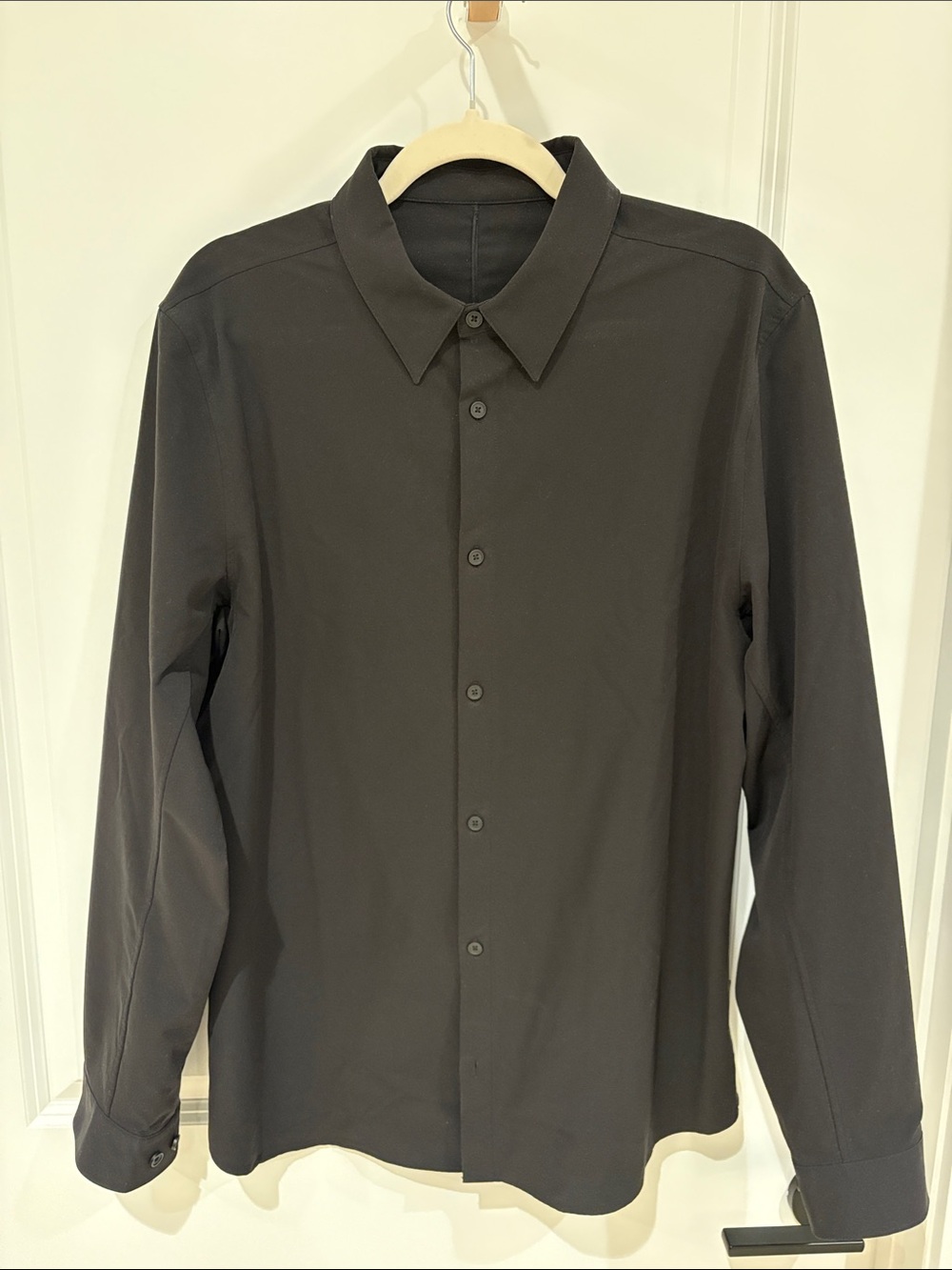 Lululemon Men’s button up shirt. Classic Black